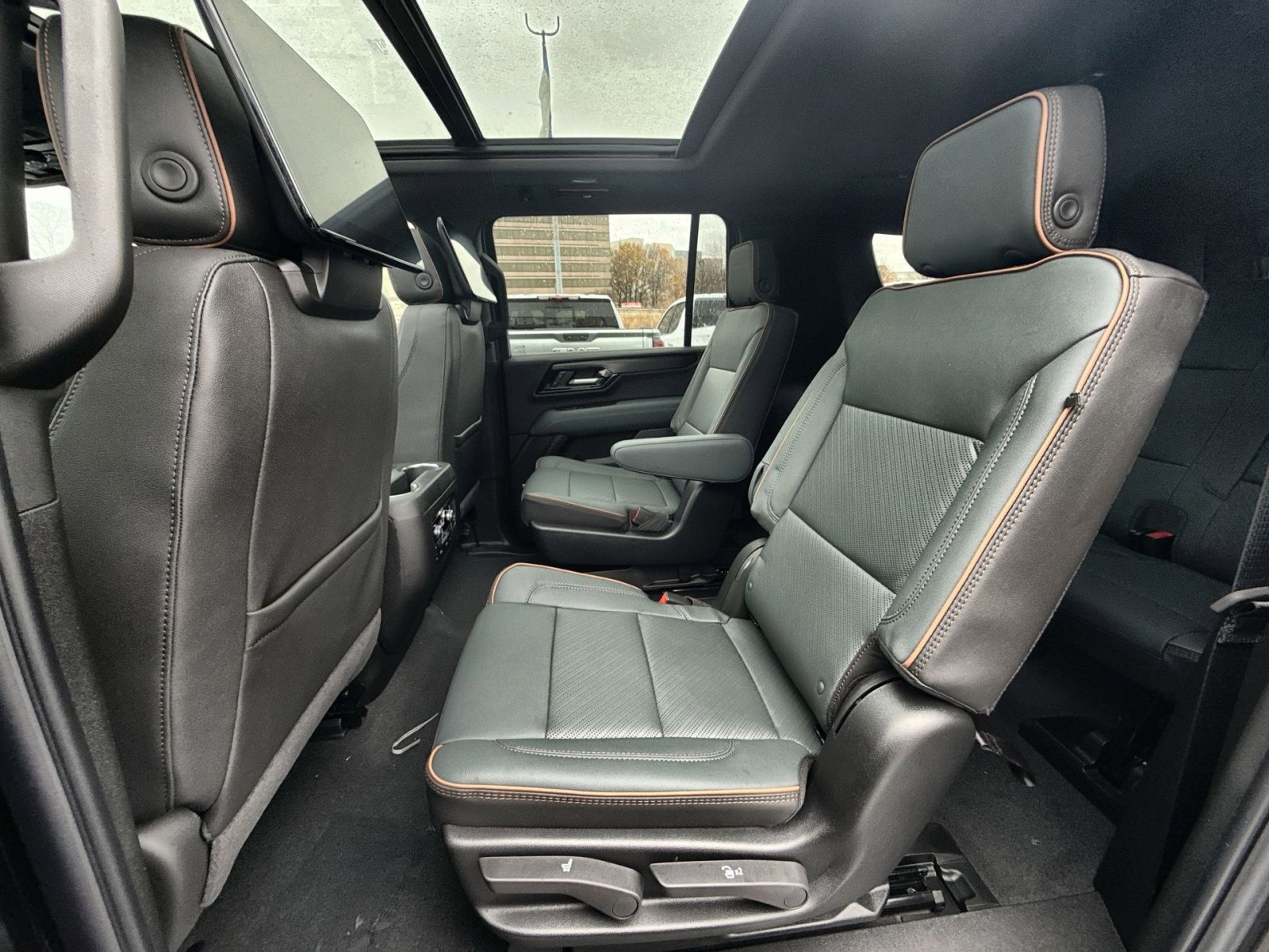 New 2026 GMC Yukon XL AT4 w/ AT4 Premium Plus Package image 25