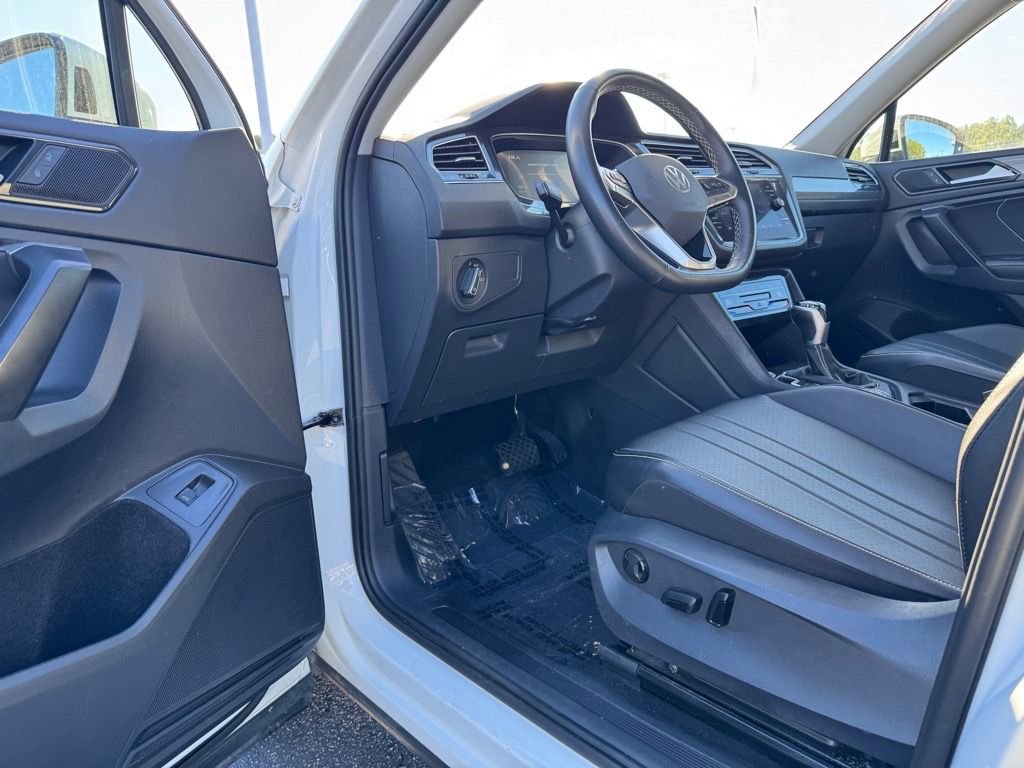 Used 2024 Volkswagen Tiguan SE image 14