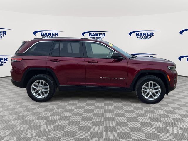 Used 2024 Jeep Grand Cherokee Laredo X AWD/4WD image 2