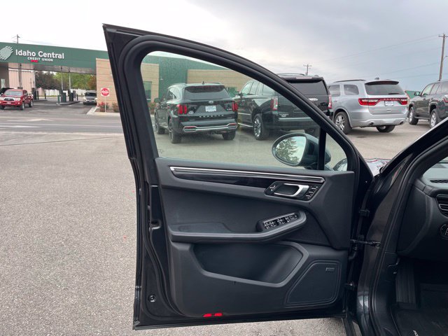 Used 2023 Porsche Macan w/ Premium Package Plus AWD/4WD image 24