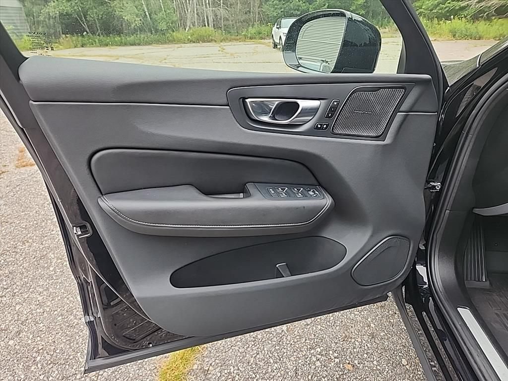 Certified 2025 Volvo XC60 B5 Ultra AWD/4WD image 24