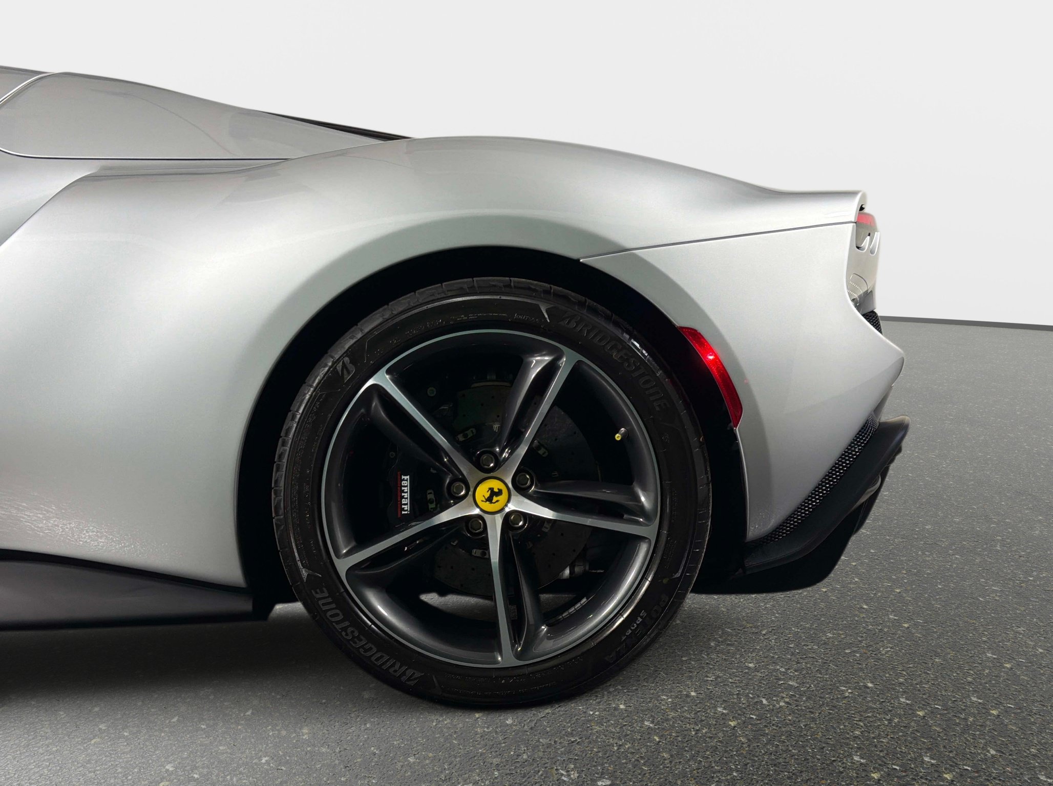 Used 2025 Ferrari 296 GTS RWD image 15