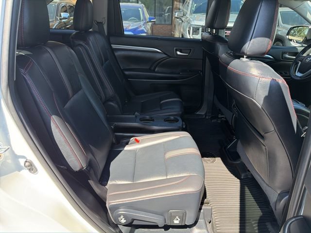 Used 2019 Toyota Highlander AWD V6 image 19