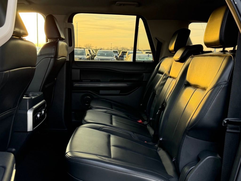 Used 2024 Ford Expedition Max XLT image 15