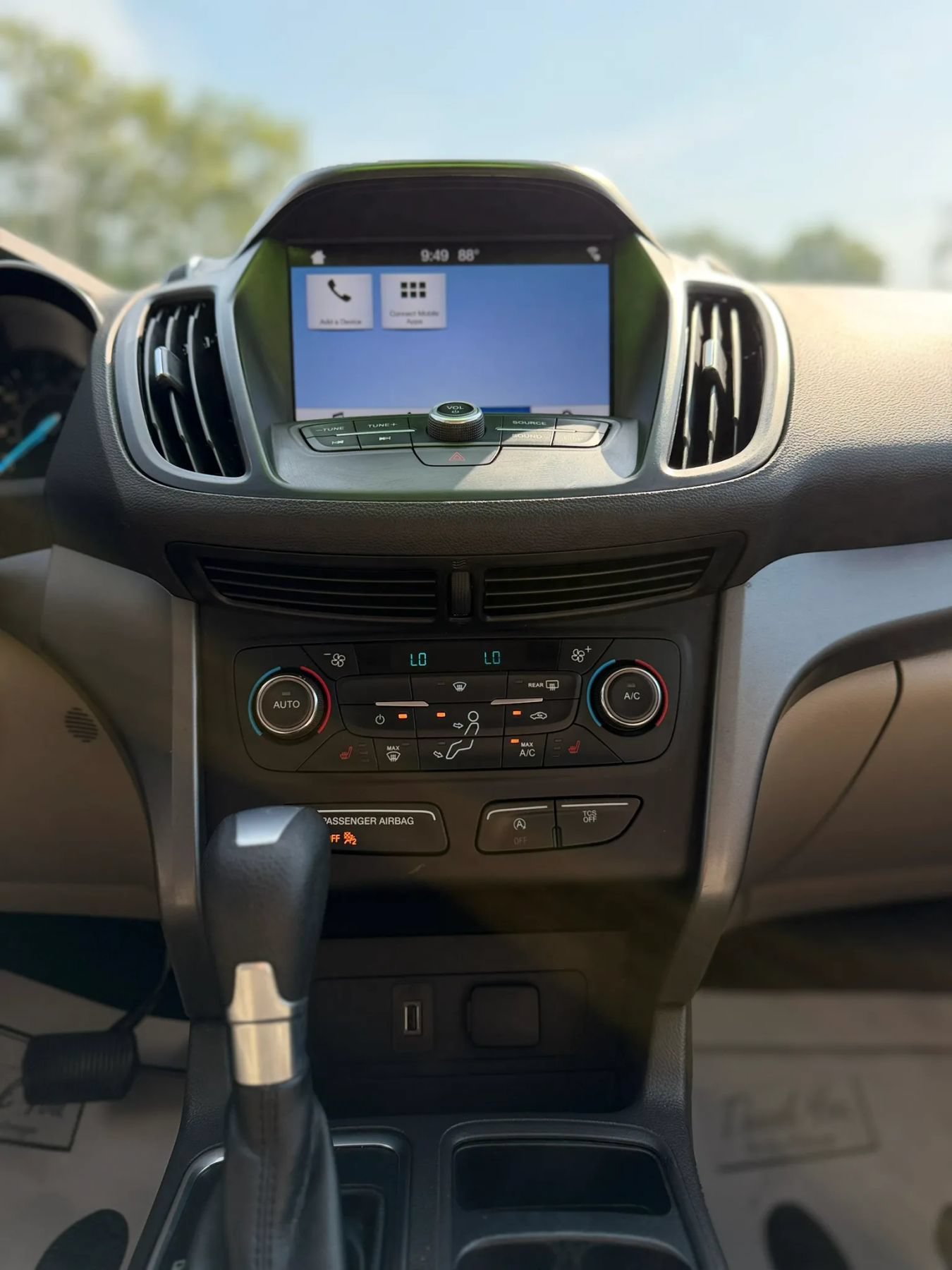 Used 2017 Ford Escape SE w/ Equipment Group 201A FWD image 14