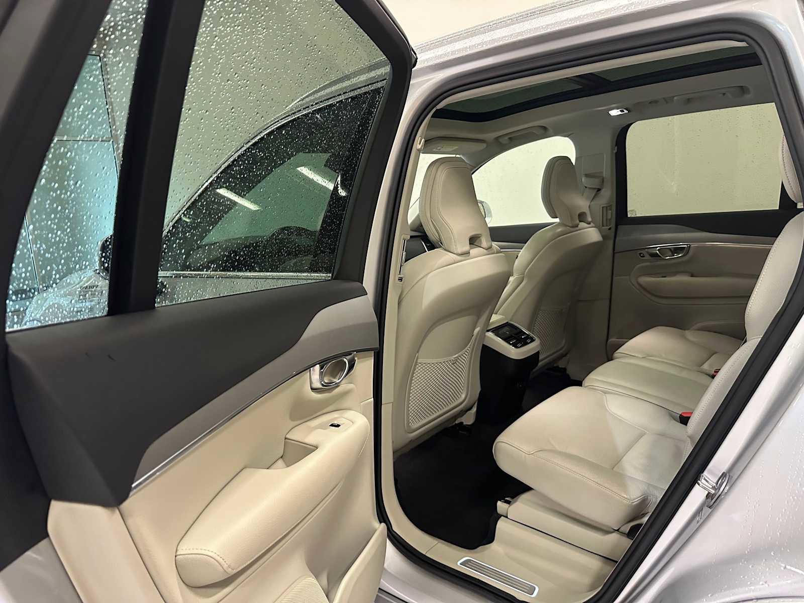 Used 2022 Volvo XC90 T5 Momentum AWD/4WD image 25