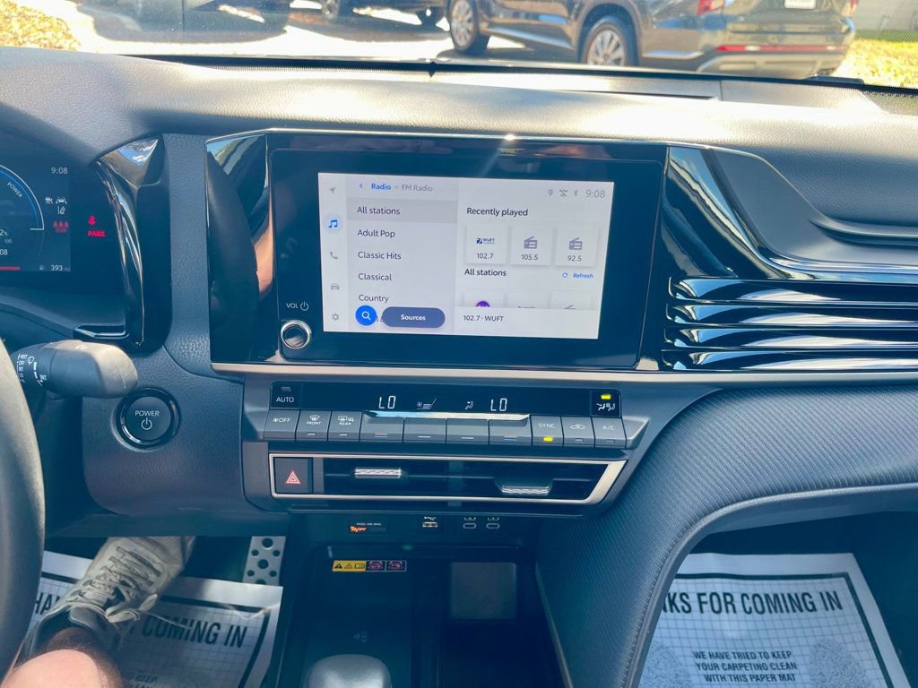 Used 2025 Toyota Camry SE image 14