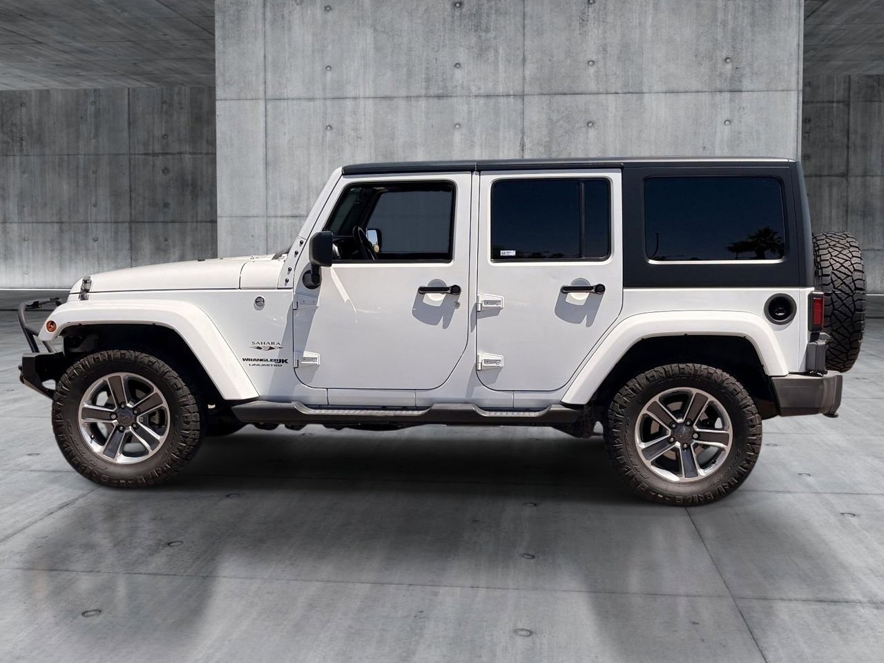 Used 2018 Jeep Wrangler Unlimited Sahara w/ Connectivity Group AWD/4WD image 2