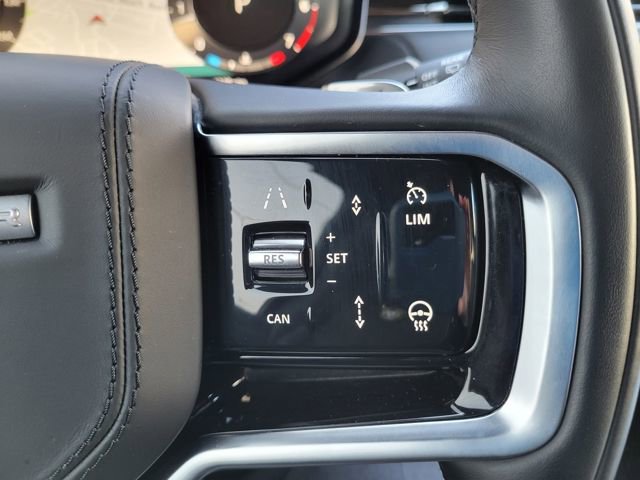 Used 2025 Land Rover Range Rover Sport image 31