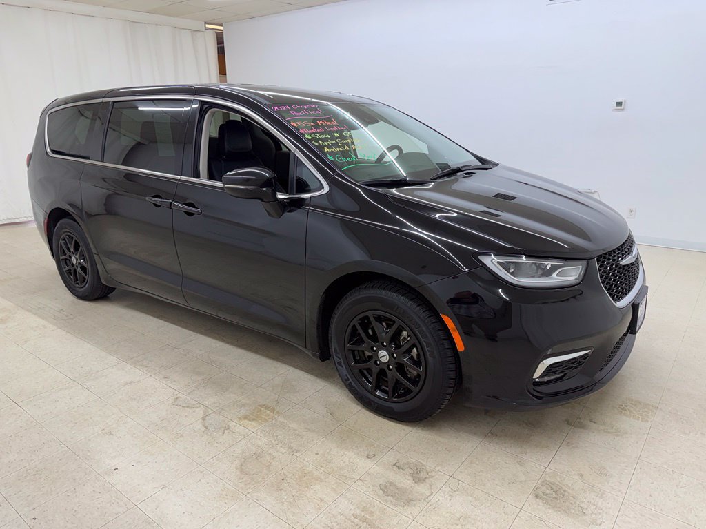 Used 2024 Chrysler Pacifica Touring-L FWD image 8