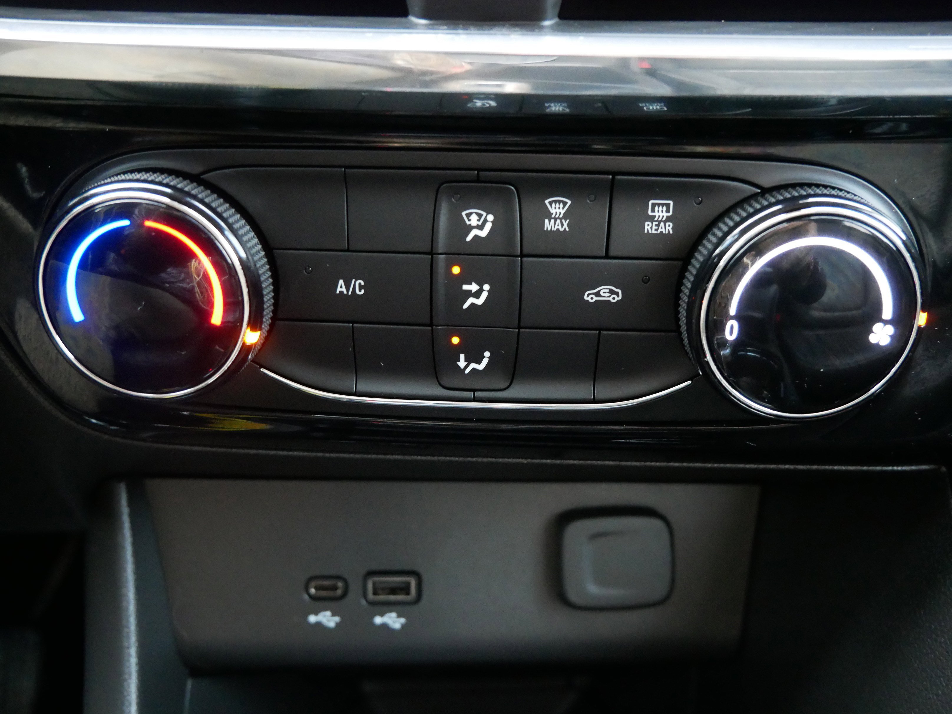 Used 2024 Buick Encore GX Sport Touring image 23