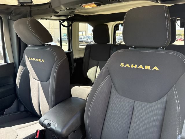 Used 2014 Jeep Wrangler Unlimited Sahara w/ Max Tow Package AWD/4WD image 14
