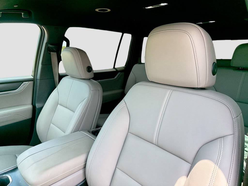 Used 2026 GMC Acadia Elevation w/ Elevation Premium Package FWD image 13
