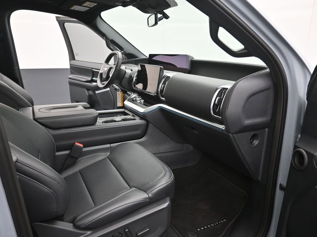 New 2025 Ford Expedition Platinum w/ Stealth Performance Package AWD/4WD image 26