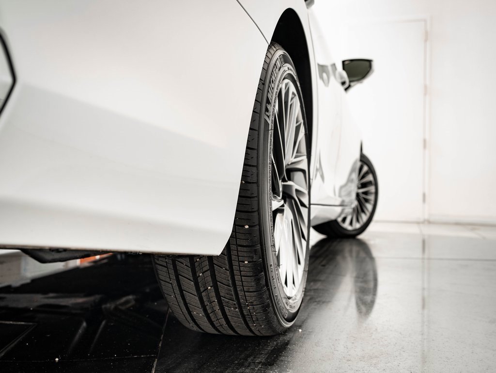 Certified 2025 Lexus ES 300h w/ Luxury Package image 49