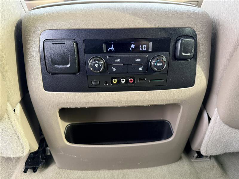 Used 2016 GMC Yukon XL SLT w/ Open Road Package AWD/4WD image 21