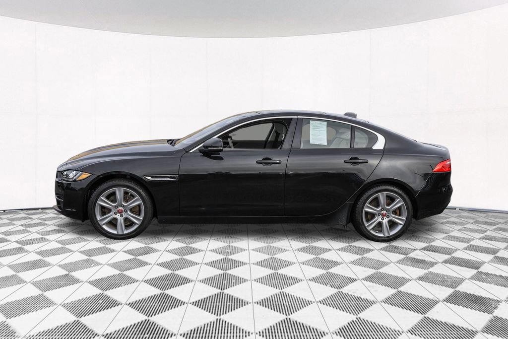 Used 2018 Jaguar XE Premium image 6