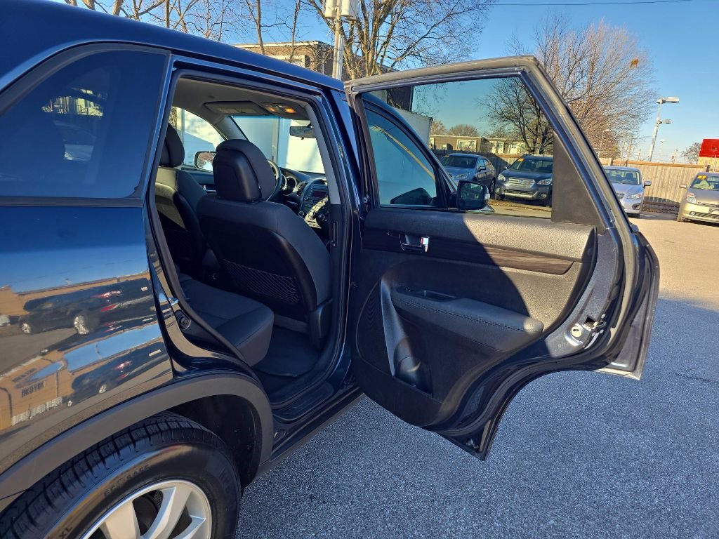Used 2013 Kia Sorento LX image 25