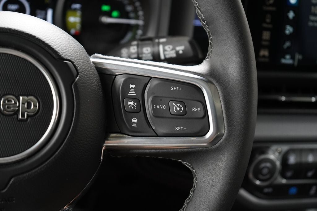 Used 2025 Jeep Wrangler Unlimited Sahara AWD/4WD image 15