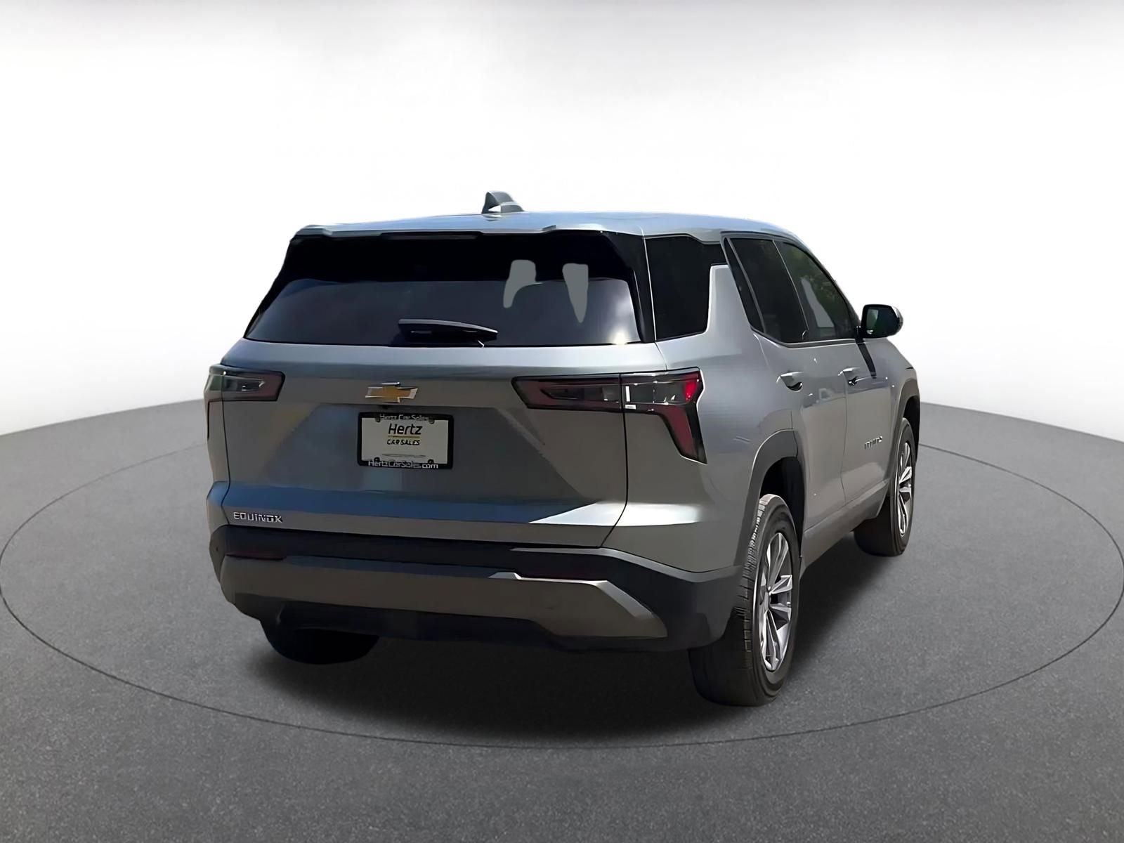 Used 2025 Chevrolet Equinox LT FWD image 12