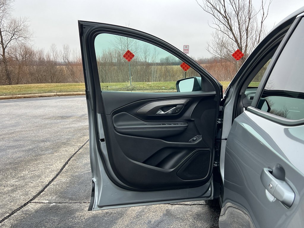 Used 2024 GMC Terrain SLE w/ Driver Convenience Package image 10