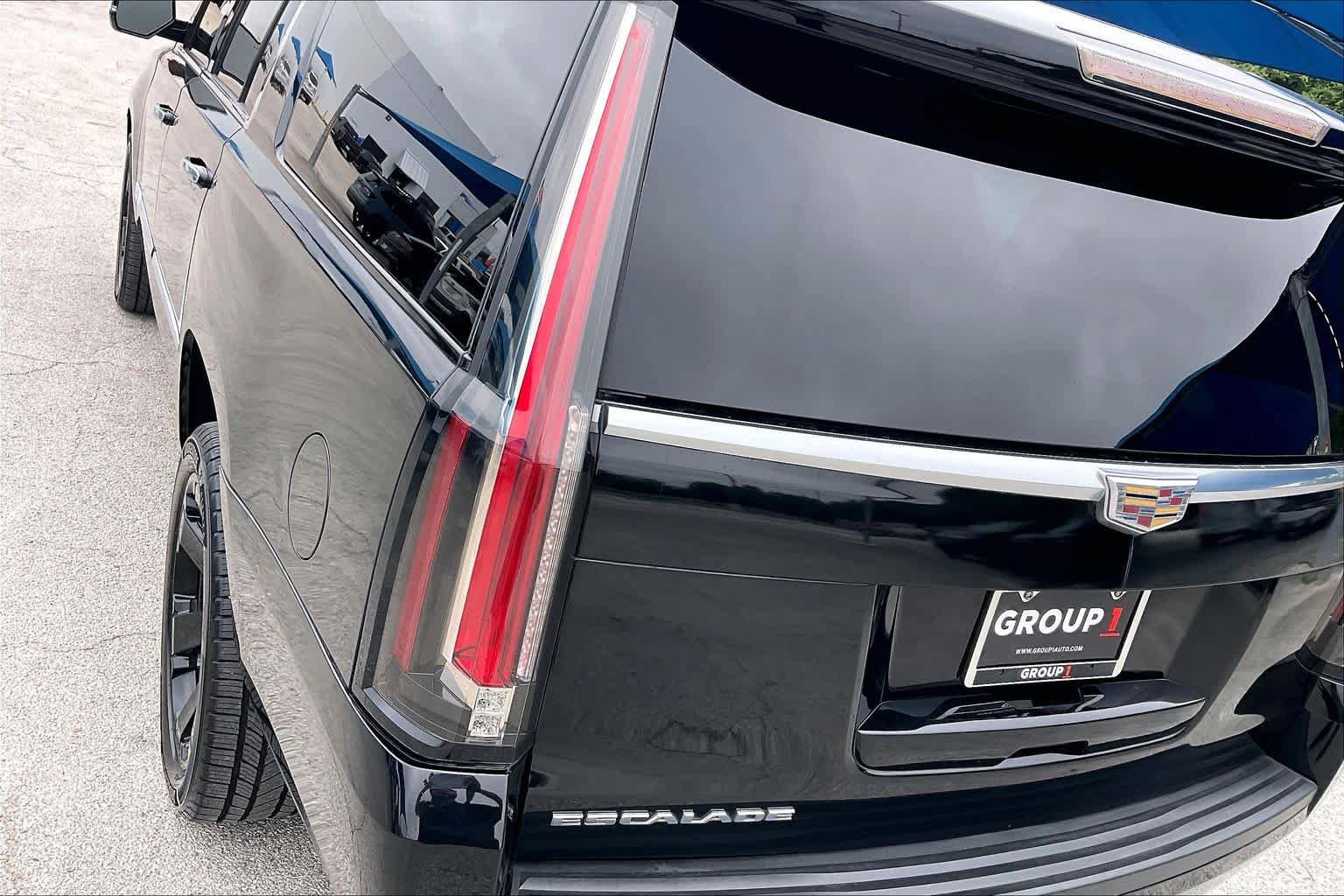Used 2016 Cadillac Escalade ESV Premium AWD/4WD image 27