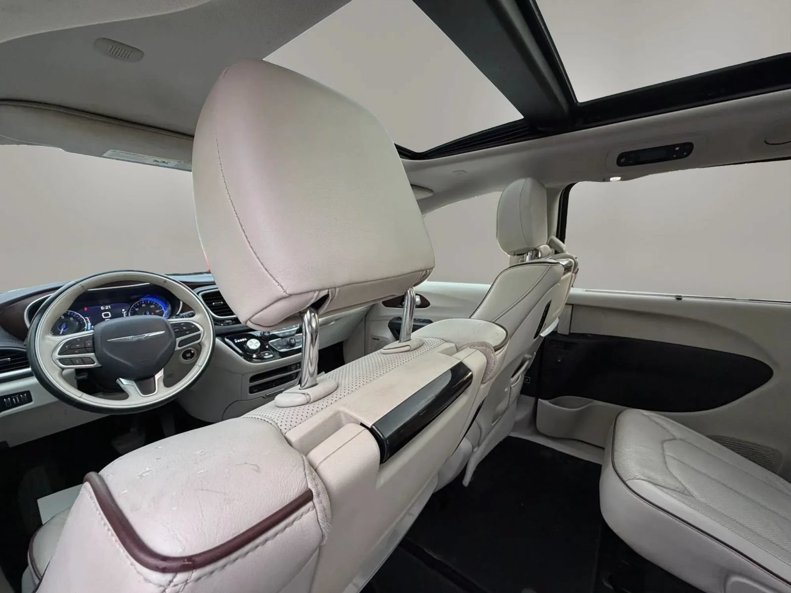 Used 2017 Chrysler Pacifica Limited FWD image 19