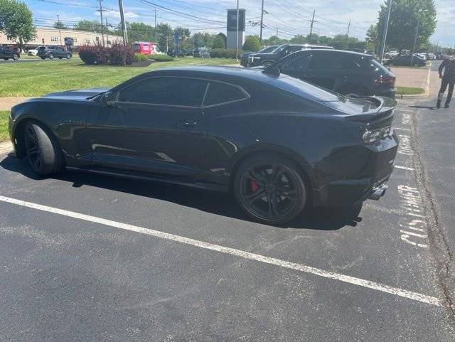 Used 2020 Chevrolet Camaro SS RWD image 3