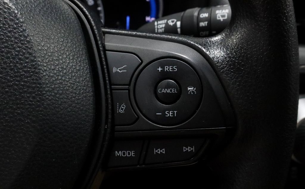 Used 2024 Toyota RAV4 XLE AWD/4WD image 29