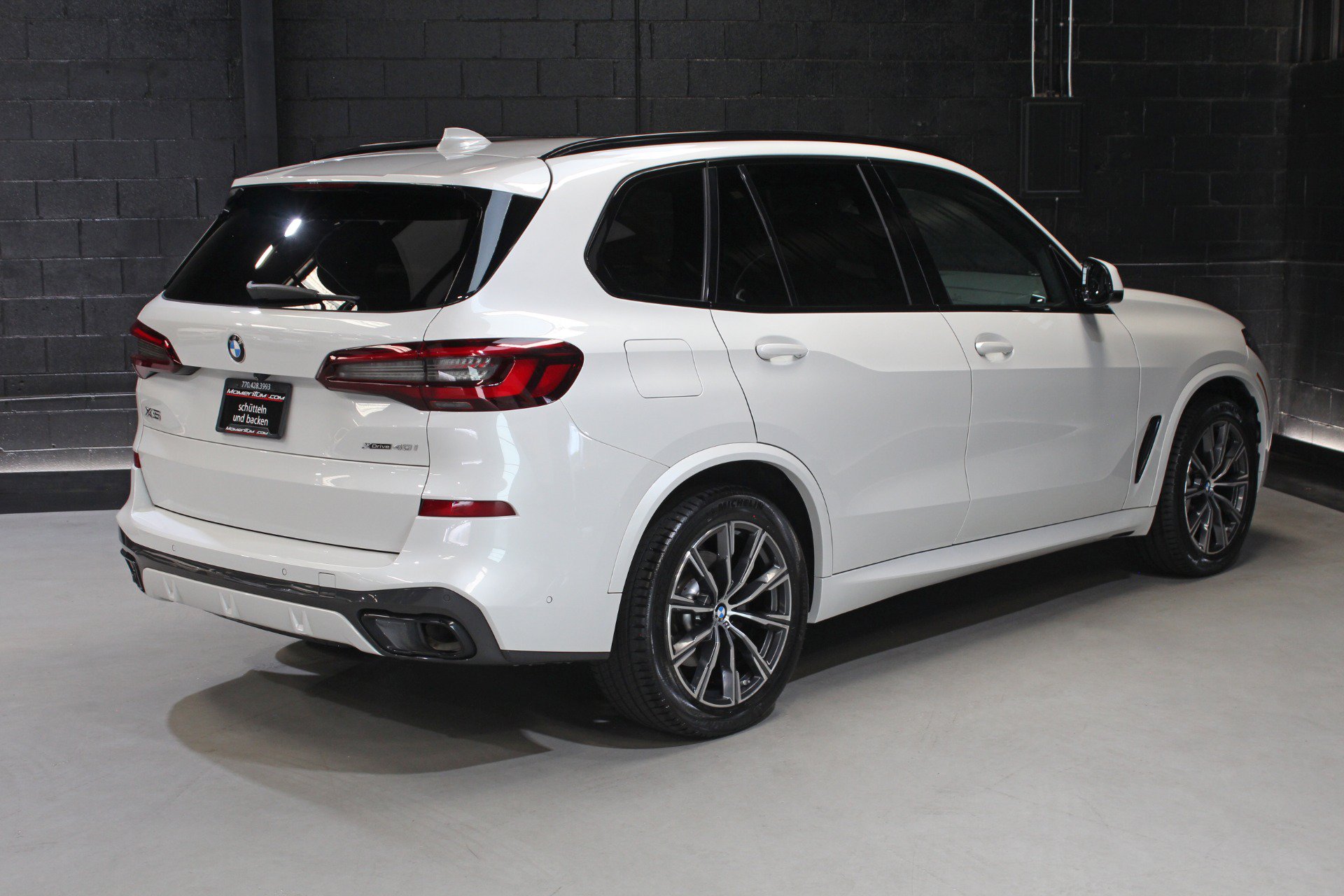 Used 2021 BMW X5 xDrive40i w/ M Sport Package AWD/4WD image 17