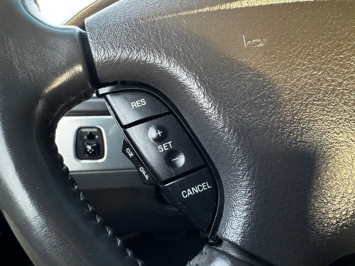 Used 2002 Ford Thunderbird Deluxe RWD image 23