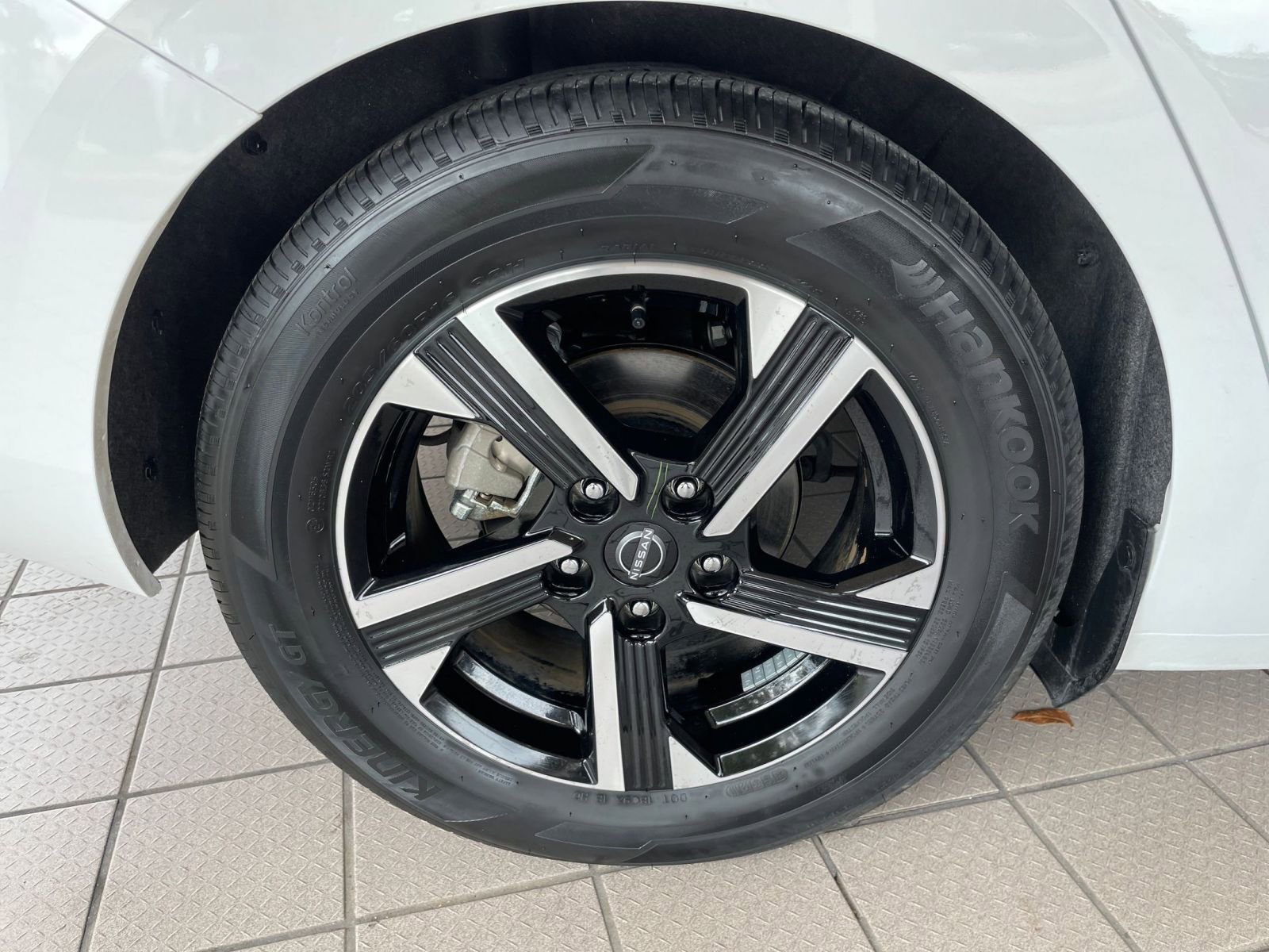 Used 2025 Nissan Sentra SV image 29