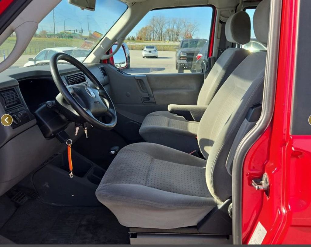 Used 2001 Volkswagen Eurovan image 3