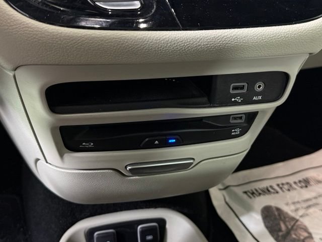 Used 2019 Chrysler Pacifica Limited w/ Advanced Safetytec Group FWD image 40