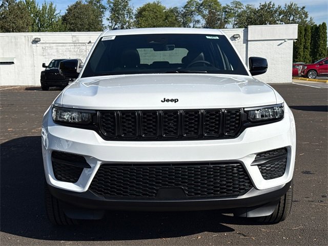 New 2025 Jeep Grand Cherokee Altitude image 33