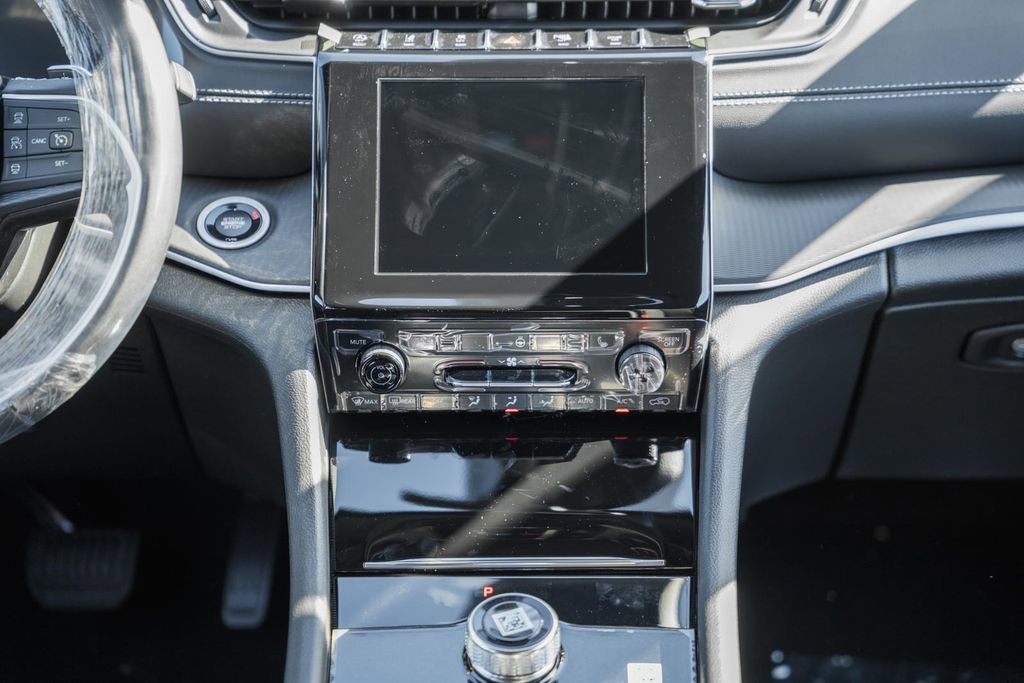 New 2025 Jeep Grand Cherokee Laredo X w/ Luxury Tech Group I image 19