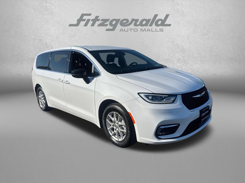 Used 2024 Chrysler Pacifica Touring