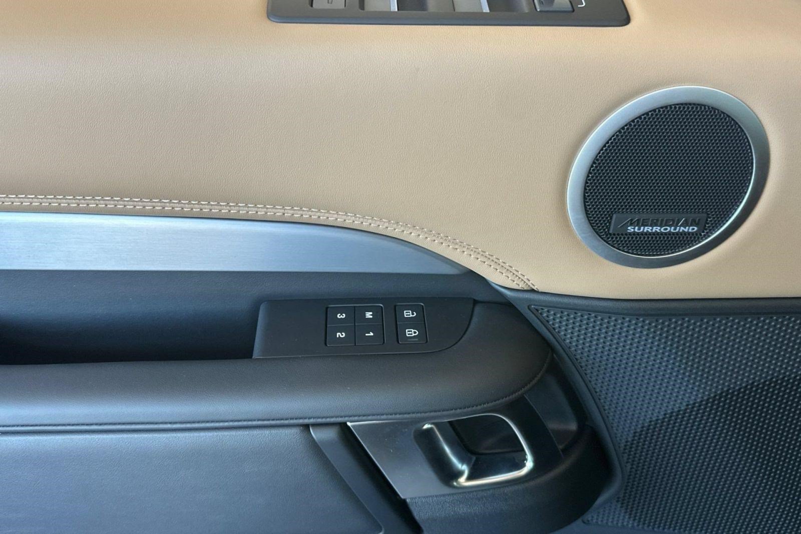 New 2026 Land Rover Discovery Limited Edition AWD/4WD image 13