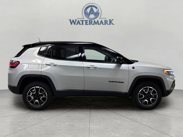 Used 2025 Jeep Compass Trailhawk w/ Trailhawk Elite Group image 6