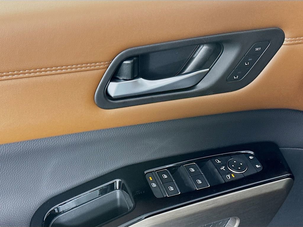 New 2025 Nissan Pathfinder Platinum w/ Cargo Package image 24