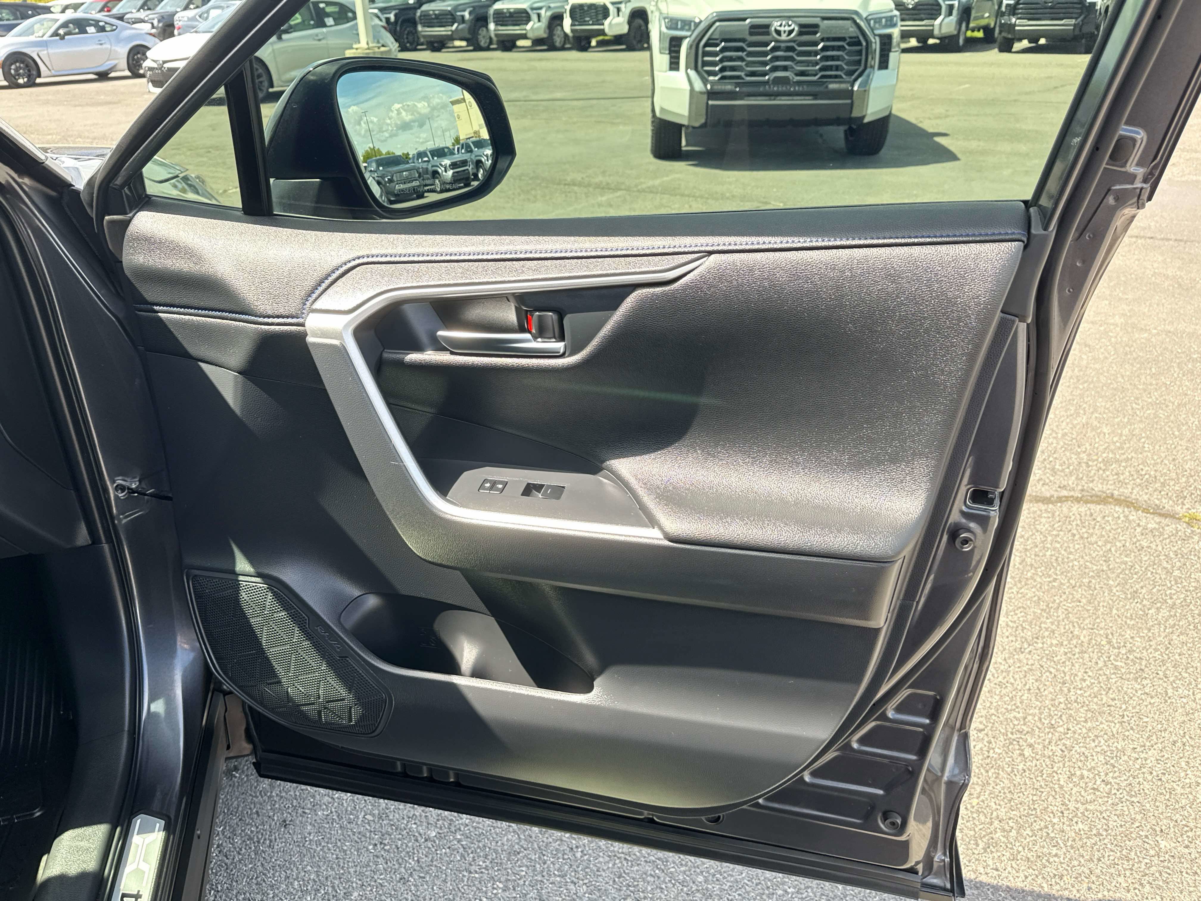 Used 2023 Toyota RAV4 XSE AWD/4WD image 19