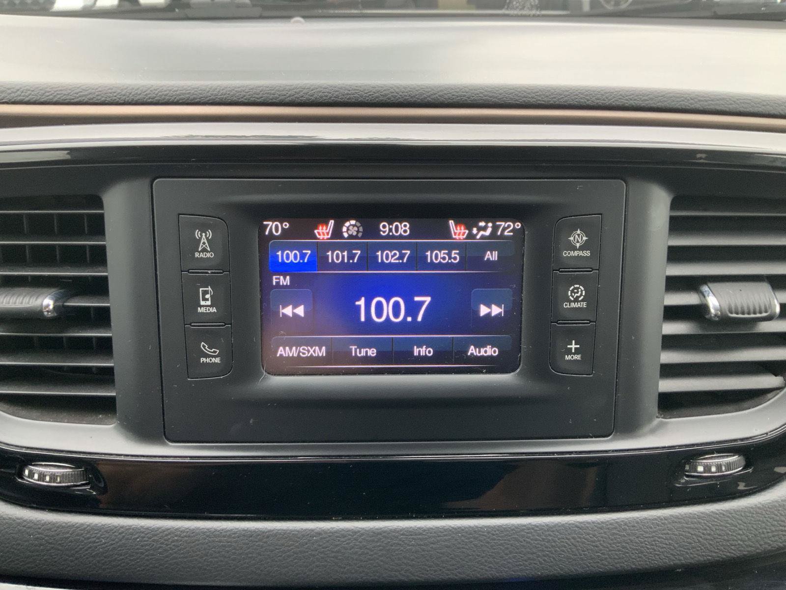 Used 2017 Chrysler Pacifica Touring-L FWD image 28