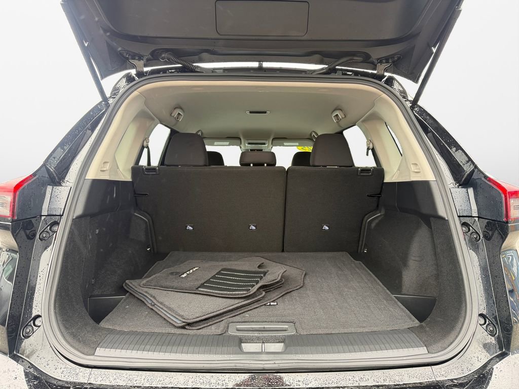 Certified 2025 Nissan Rogue S image 18