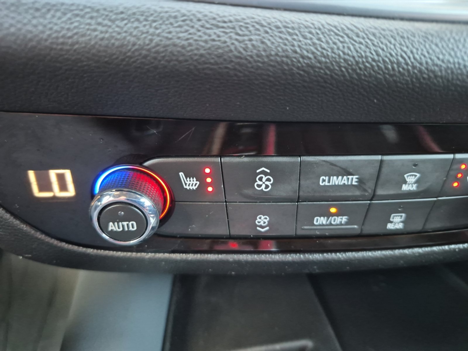 Used 2022 Buick Enclave Essence w/ Experience Buick Package FWD image 26