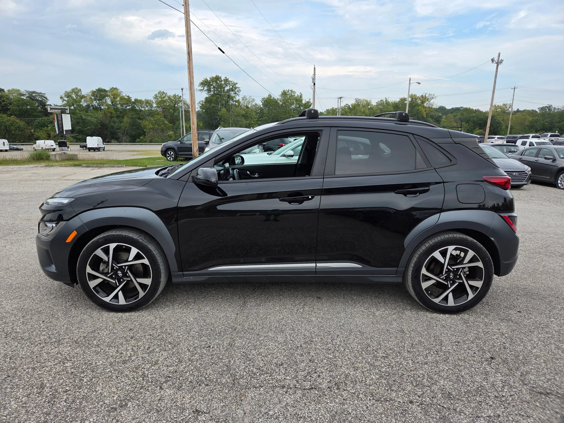 Used 2022 Hyundai Kona Limited FWD image 1