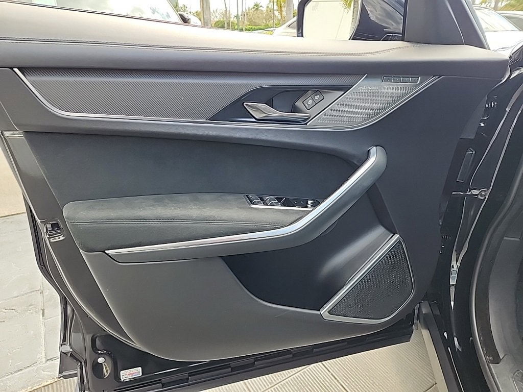 Used 2021 Jaguar F-PACE SVR image 30