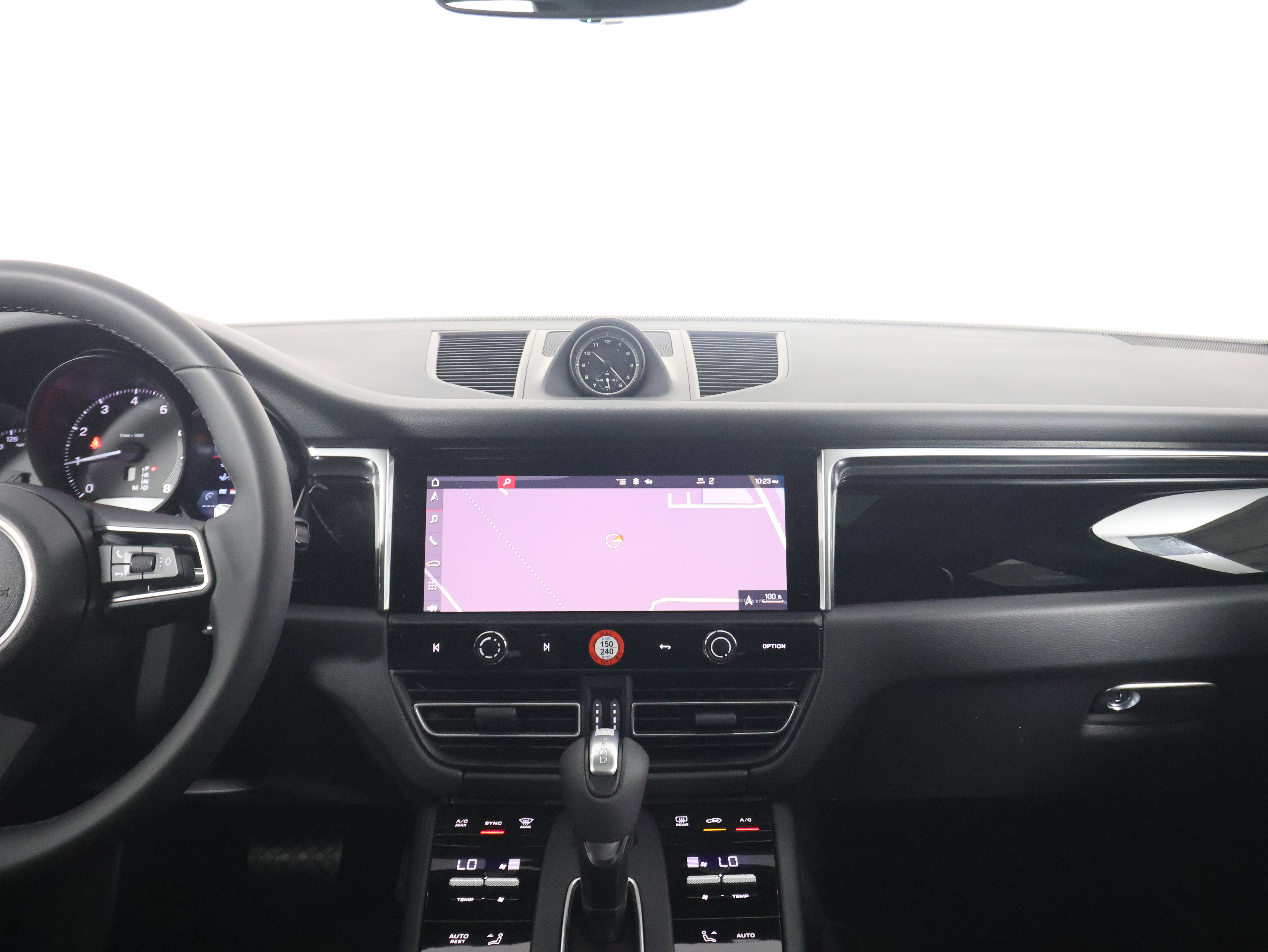 Used 2025 Porsche Macan image 19