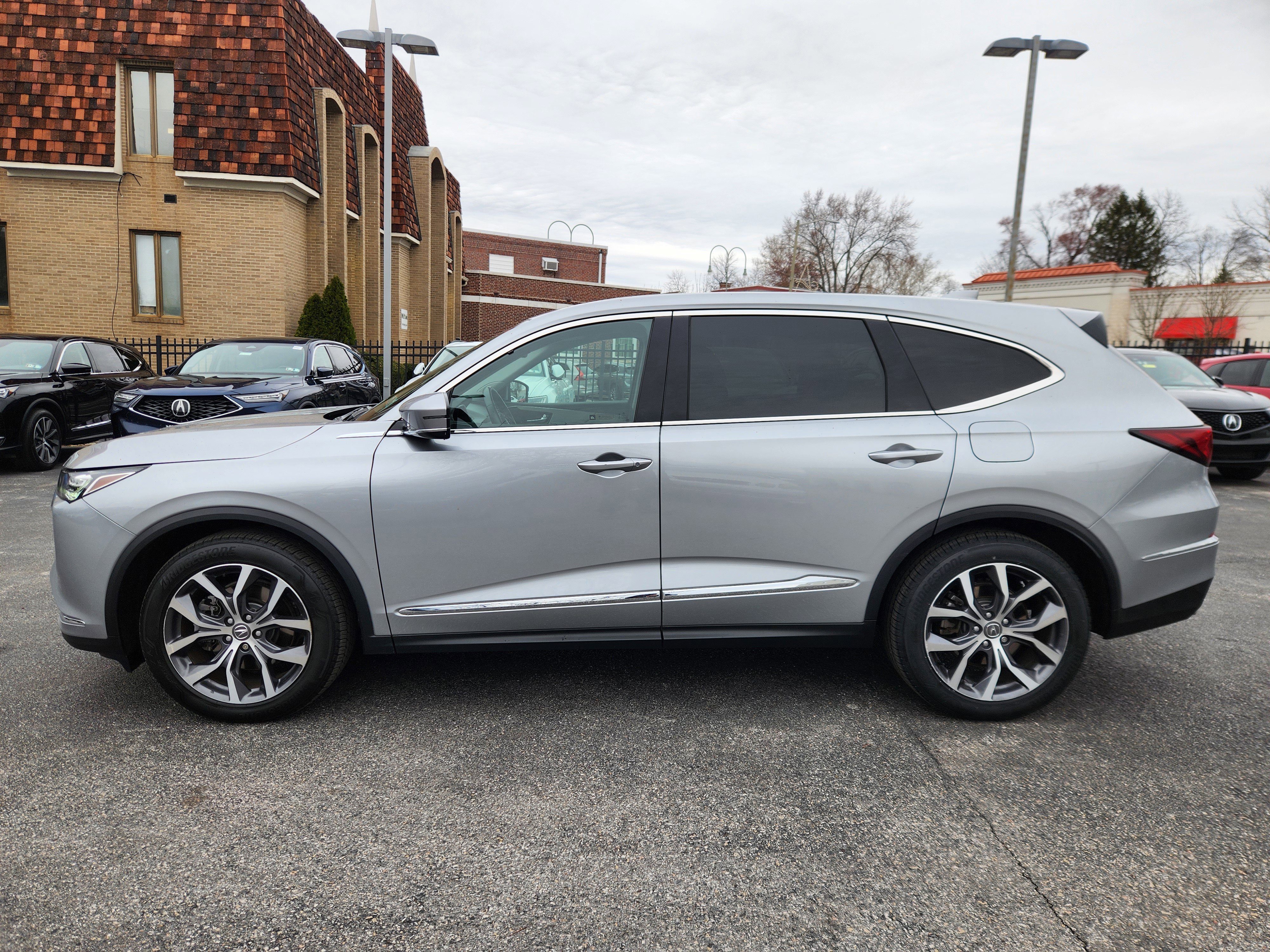 Certified 2023 Acura MDX SH-AWD w/ Technology Package image 5