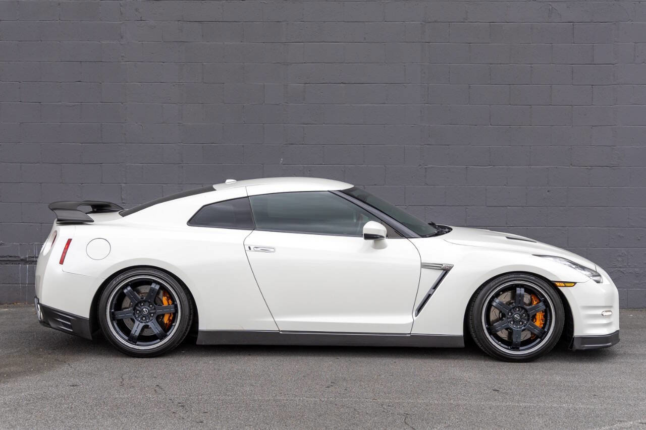 Used 2014 Nissan GT-R Black Edition AWD/4WD image 5