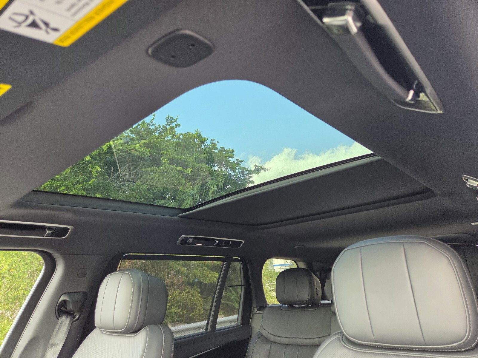 New 2025 Land Rover Range Rover Long Wheelbase SE image 13